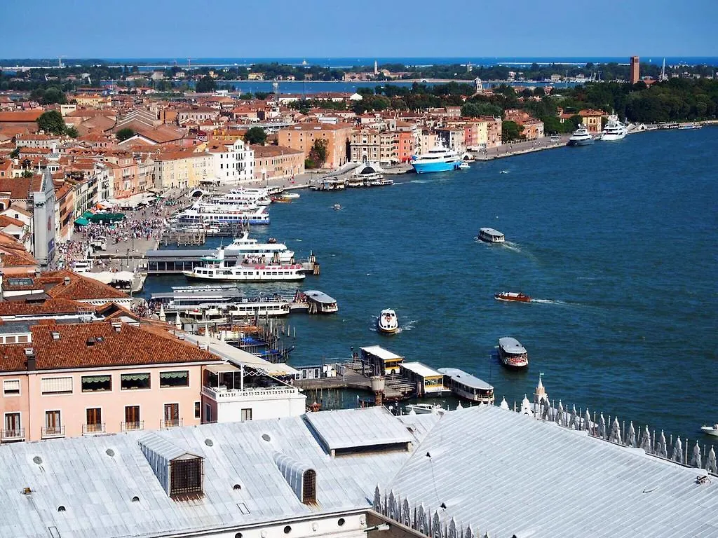 Youth Venice Palace Hostel