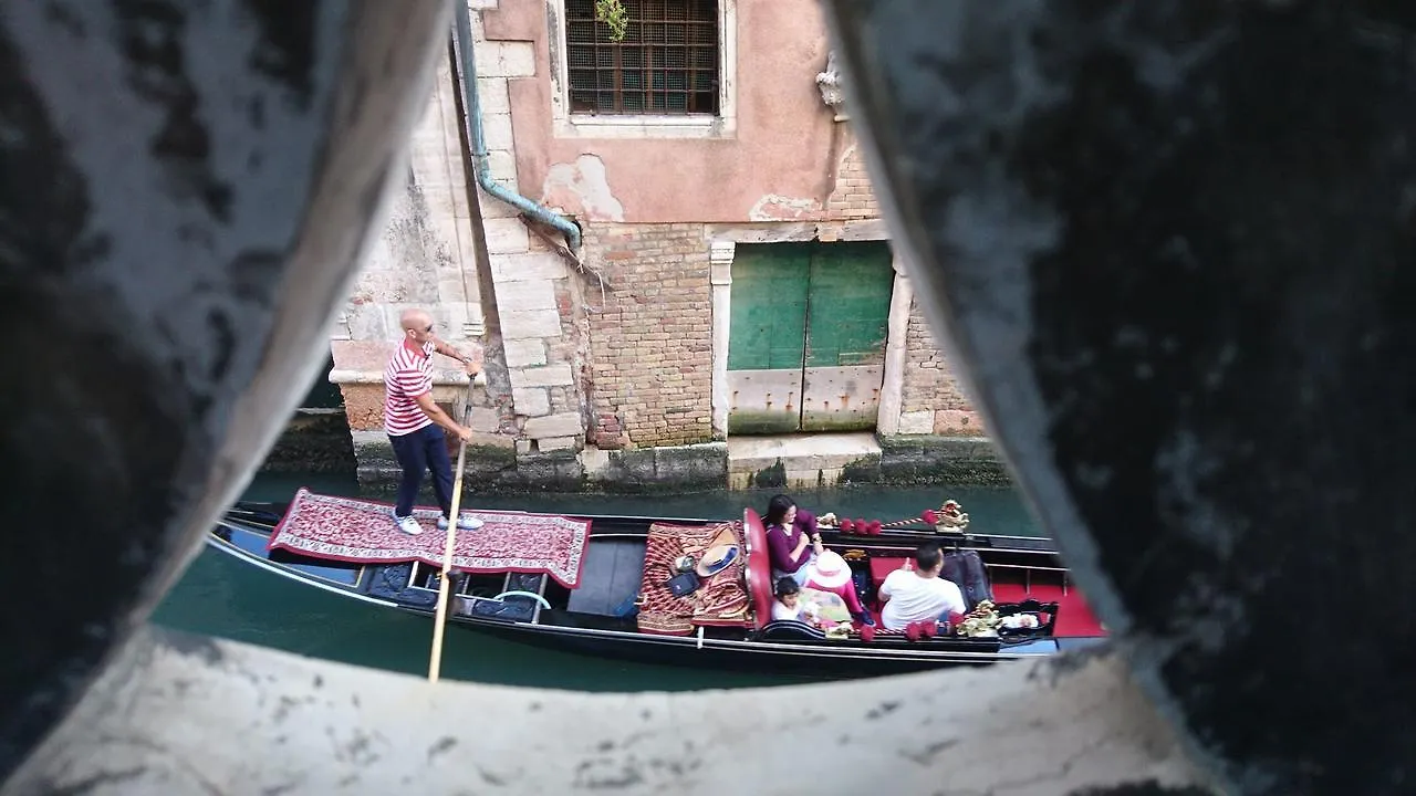 Hostel Youth Venice Palace